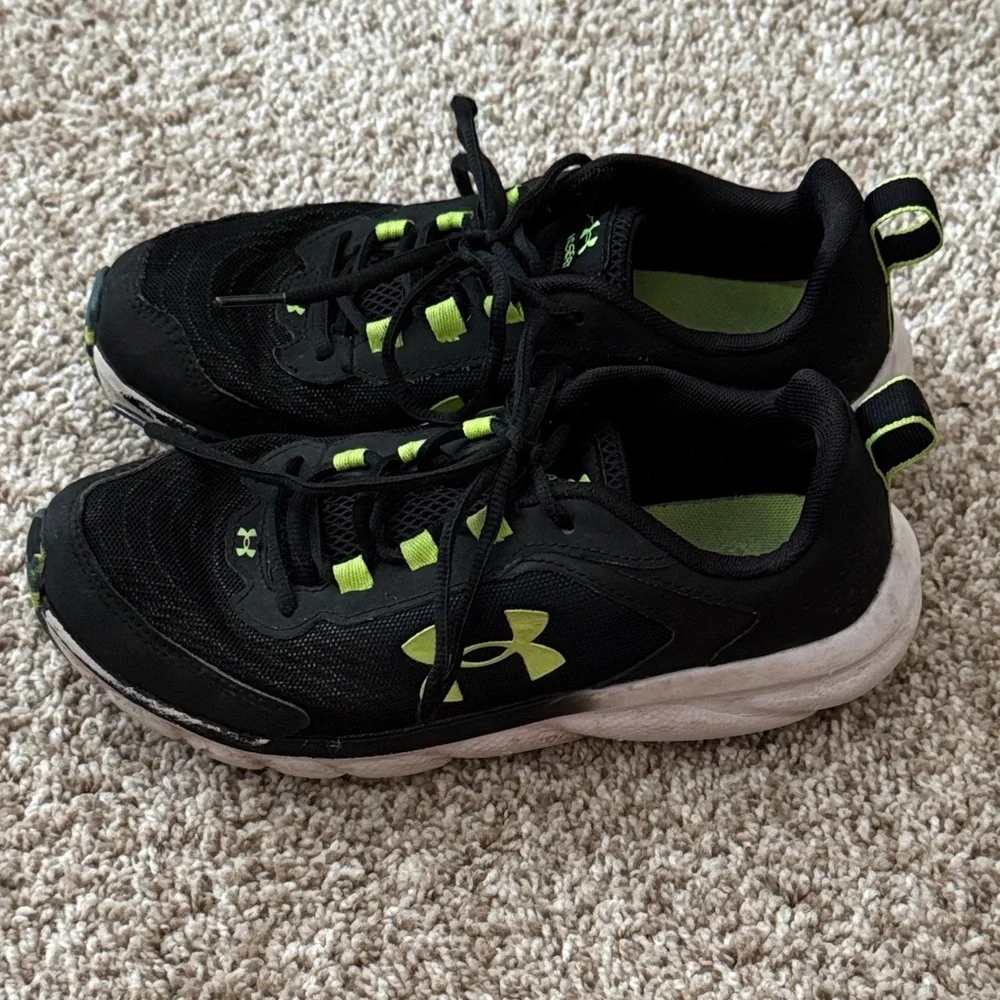 Under Armour Kids Black and Neon Green Sneakers